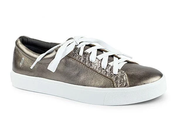 Classic Flat Shoes Revitalign Women's Alameda Sneakers