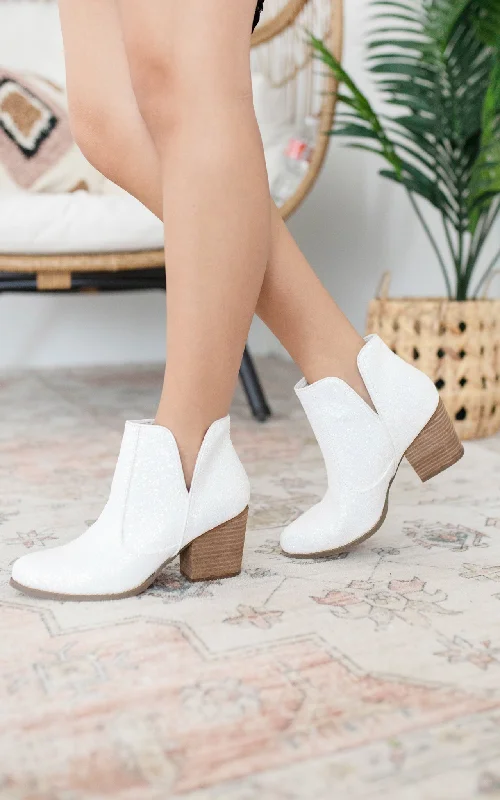 Stylish Work Shoes Fiera Booties in White