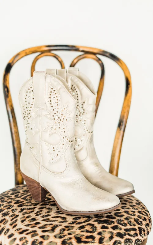 Trendy Summer Sandals Houston Western Boots in Champagne