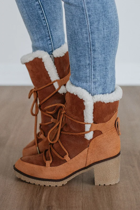 High Fashion Sneakers Embracing The Chill Boots - Cognac