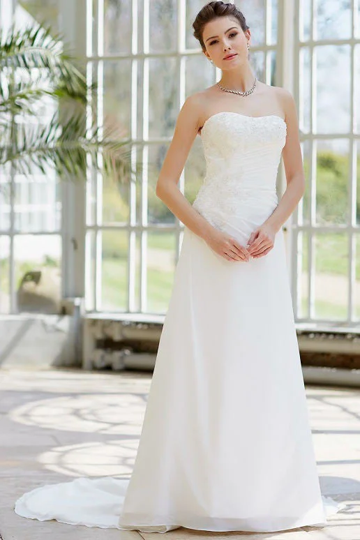 Simple Chiffon Dress A-Line Strapless Beaded Sleeveless Floor-Length Satin Wedding Dress With Corset Back And Side Draping-MK_705200 Simple Chiffon Dress A-Line Strapless Beaded Sleeveless Floor-Length Satin Wedding Dress With Corset Back And Side Draping-MK_705200