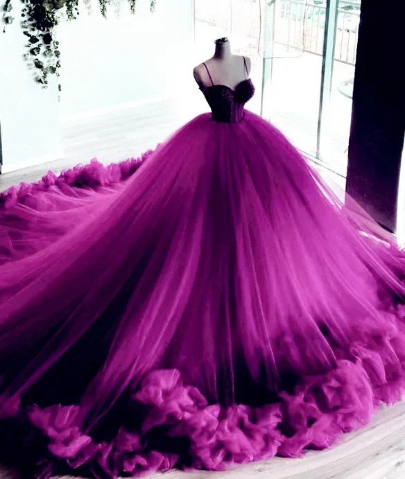 Off-White Gown Ball Gown Ruffles Wedding Dresses Sweetheart Straps     fg522