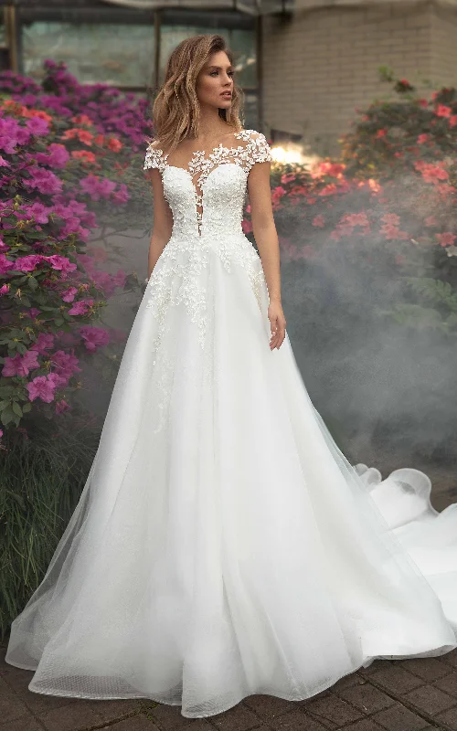 Striking Red Gown Floral Elegant A-Line Boho Lace Tulle Ball Gown Wedding Dress Formal Princess Plunging Court Train Evening Party Gown with Button Back Striking Red Gown Floral Elegant A-Line Boho Lace Tulle Ball Gown Wedding Dress Formal Princess Plunging Court Train Evening Party Gown with Button Back
