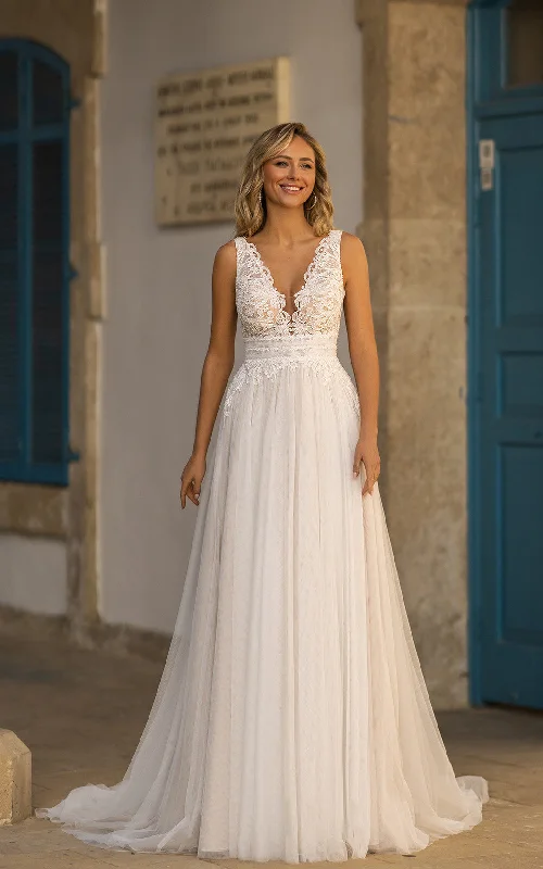 Ruched Velvet Dress Floral Romantic Elegant A-Line Boho Lace Wedding Dress V-Neck Sleeveless Deep V-Back Bridal Gown with Brush Train Ruched Velvet Dress Floral Romantic Elegant A-Line Boho Lace Wedding Dress V-Neck Sleeveless Deep V-Back Bridal Gown with Brush Train