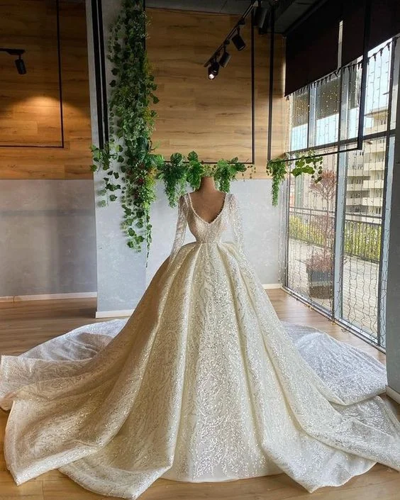 Chic Formal Gown Glamorous Wedding Dress Ivory Bridal Gowns     fg713
