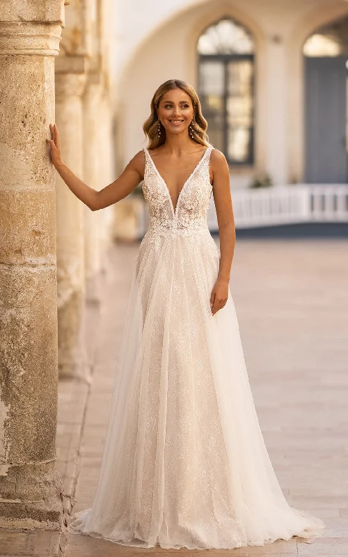 Luxe Embroidered Gown Sexy Elopement Boho A-Line Lace Wedding Dress Elegant Romantic Beach Plunging Backless Bridal Gown Luxe Embroidered Gown Sexy Elopement Boho A-Line Lace Wedding Dress Elegant Romantic Beach Plunging Backless Bridal Gown