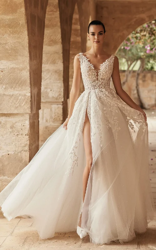 Elegant Tulle Gown Sexy Floral Beach A-Line Boho Lace Ball Gown Wedding Dress Romantic Princess Garden Plunging Button Back Gown with Split Front