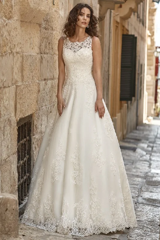 Formal Red Dress Vintage Modest Boho Lace A-Line Wedding Dress Princess Floral Courthouse Scoop-Neck Sleeveless Bridal Gown with Sweep Train Formal Red Dress Vintage Modest Boho Lace A-Line Wedding Dress Princess Floral Courthouse Scoop-Neck Sleeveless Bridal Gown with Sweep Train